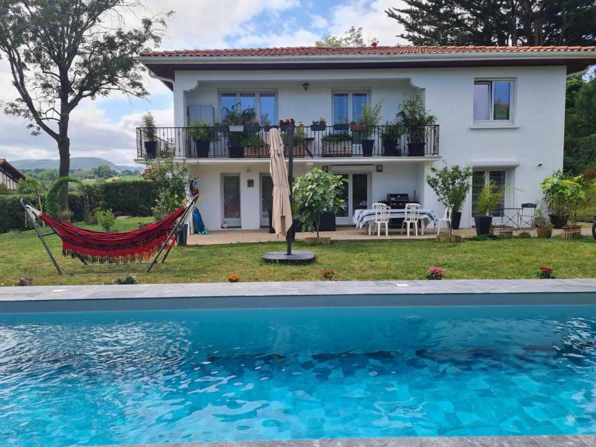 Appartement Avec Cuisine Et Grande Piscine Chauffee Hendaye Exterior photo