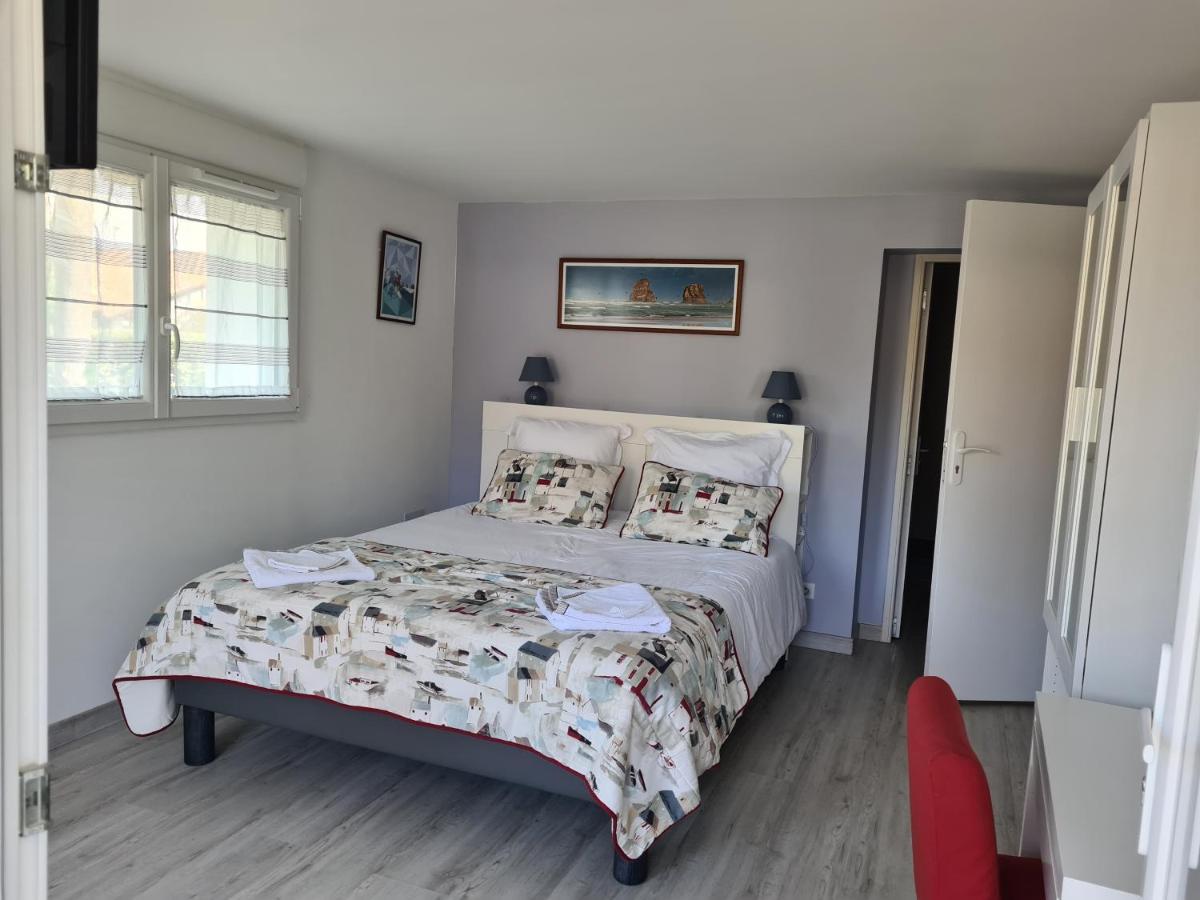 Appartement Avec Cuisine Et Grande Piscine Chauffee Hendaye Exterior photo