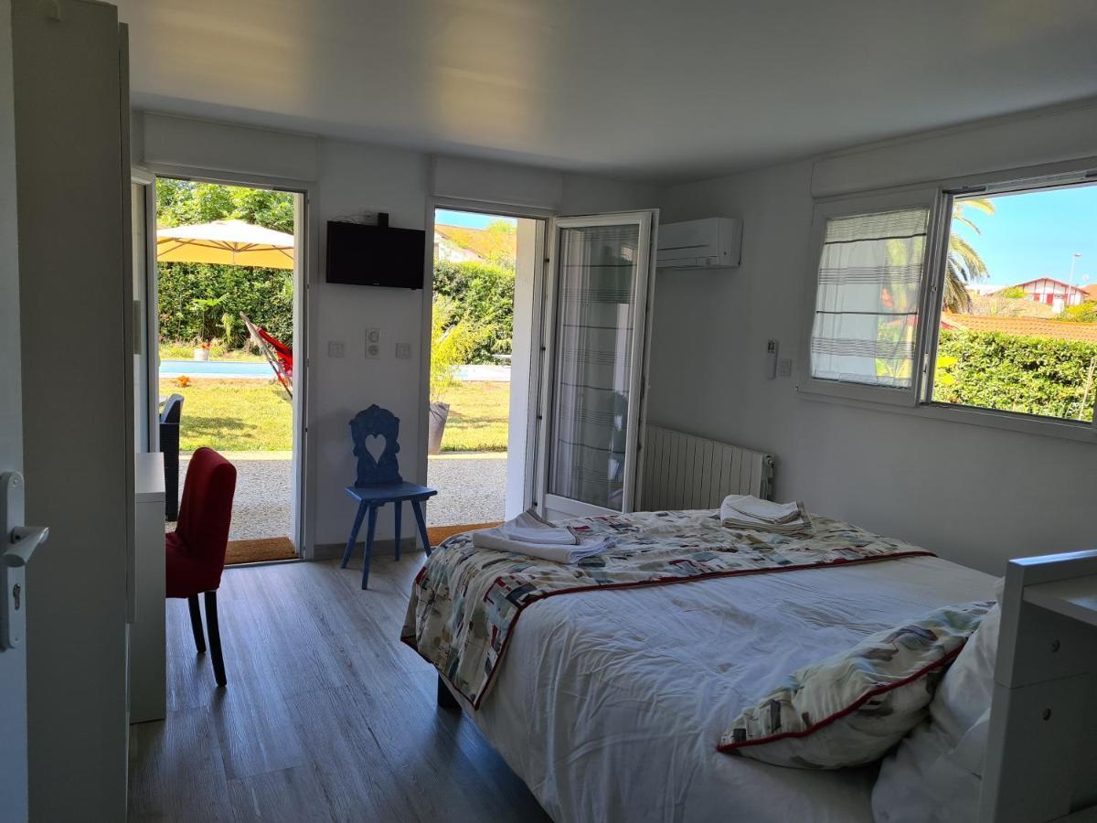 Appartement Avec Cuisine Et Grande Piscine Chauffee Hendaye Exterior photo