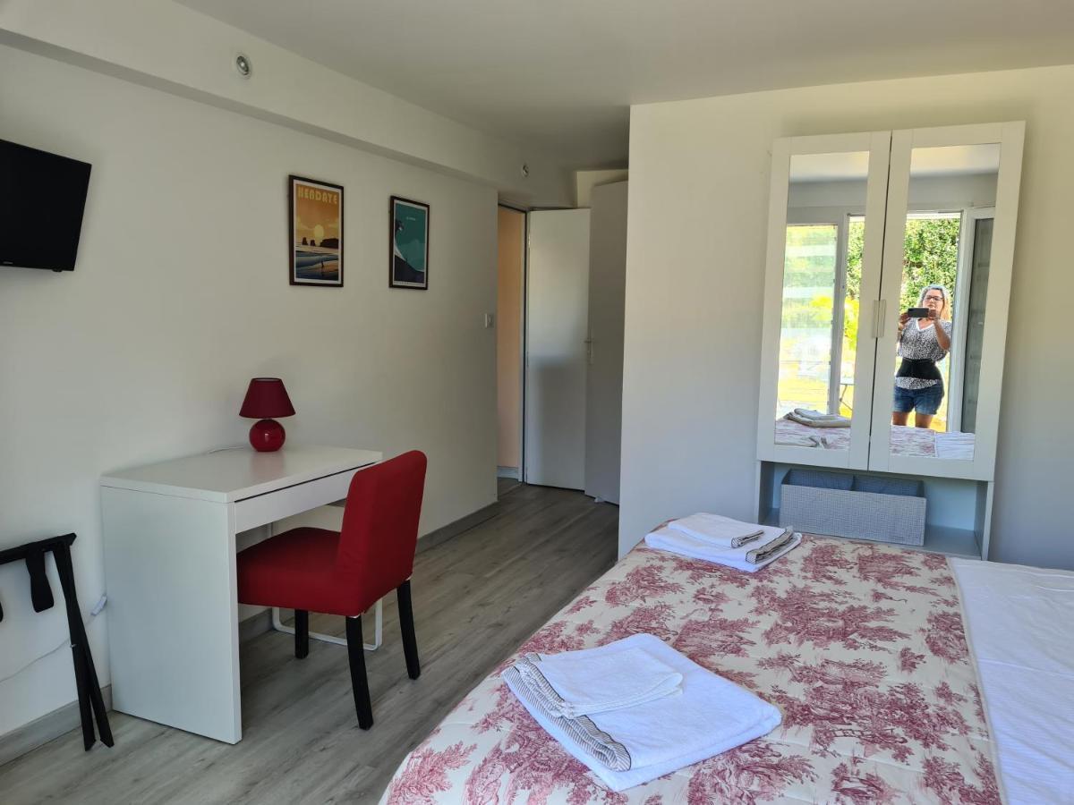 Appartement Avec Cuisine Et Grande Piscine Chauffee Hendaye Exterior photo